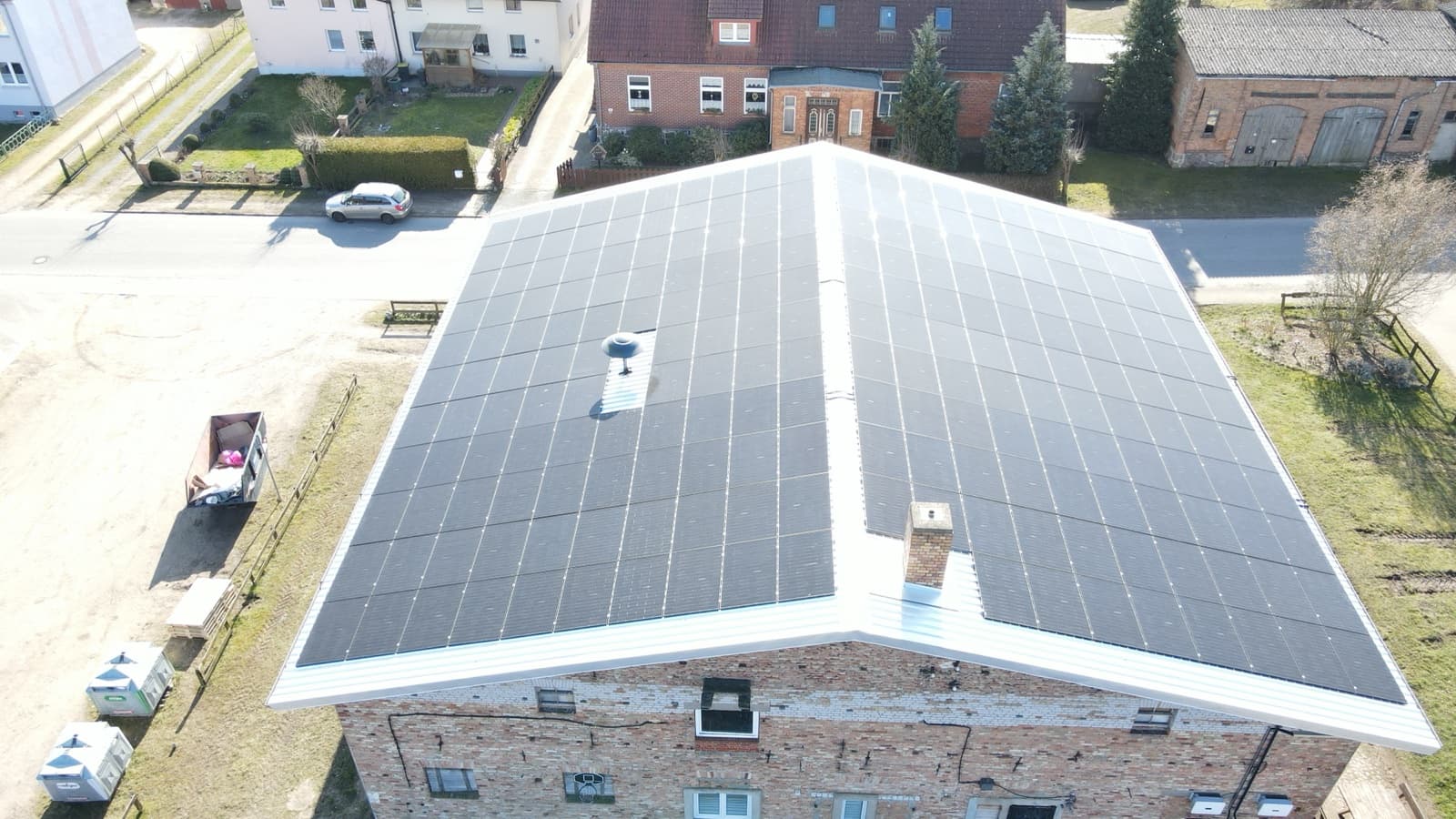 Aerial view of the Klein Vielen rooftop PV system on a brick building